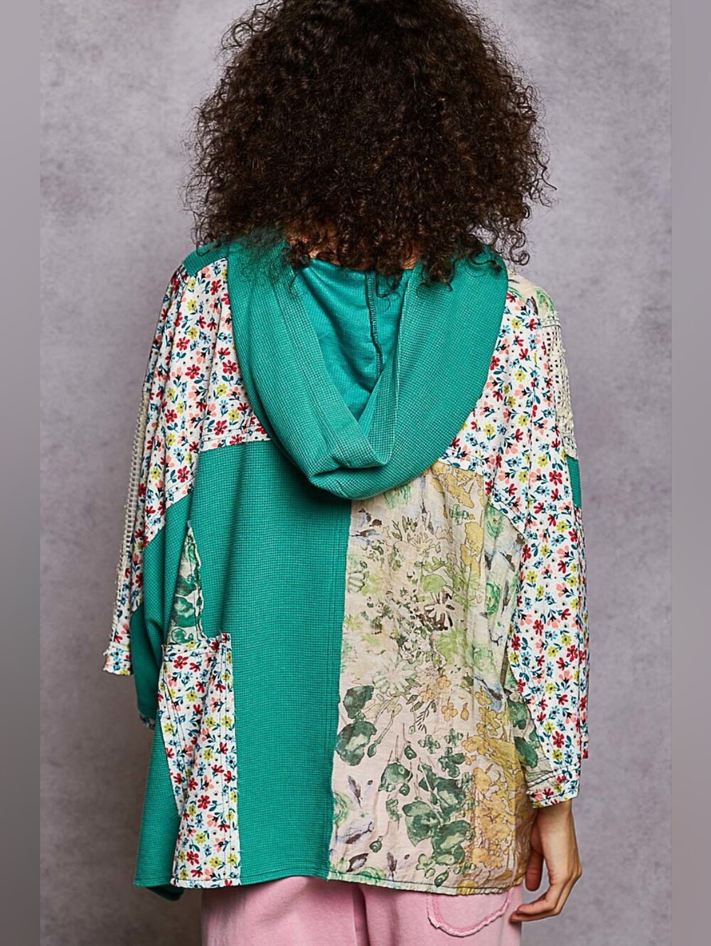 2-0705 POL Patchwork Floral Green Poncho Lightweight Top - Picture 4 of 5